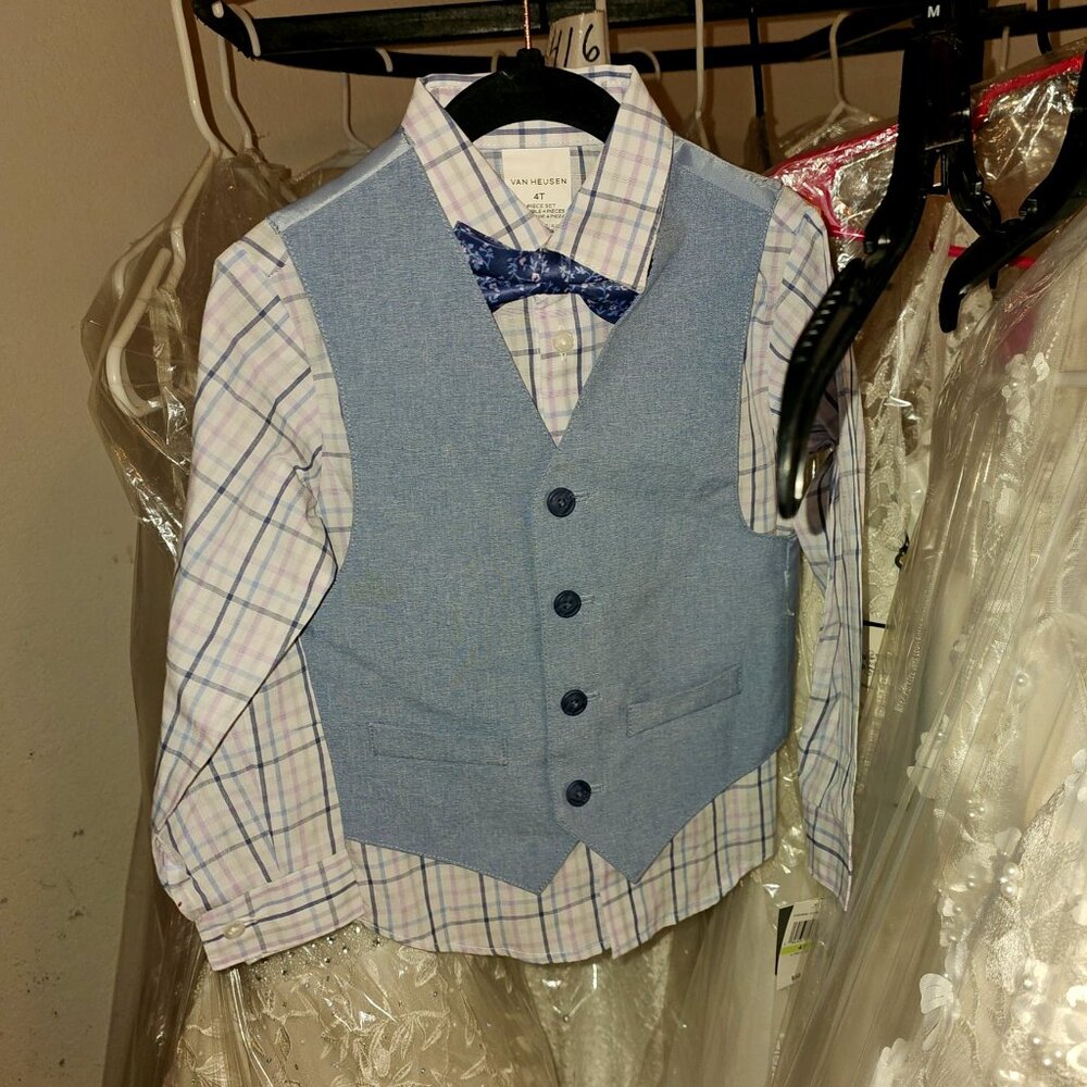 New with tags 3 piece suit set boys Size 4 bow vest shirt Van Heusen